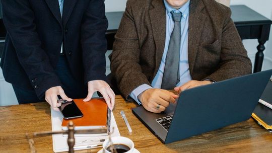 Prąd dla firm – jak negocjować korzystniejsze warunki dostaw?