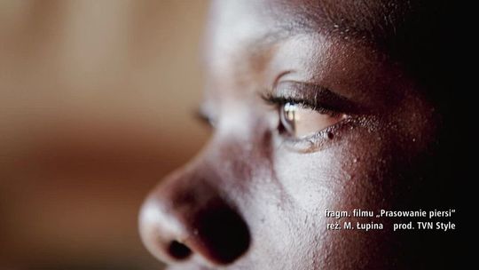 "Prasowanie piersi". Okrutna praktyka ma ustrzec przed gwałtami