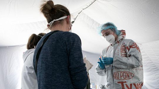 Prawie 5,6 tys. nowych przypadków. Minister: "stabilizacja"