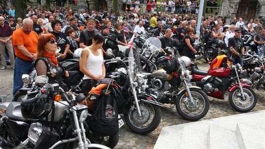 Prawie 8 tys. osób na Pielgrzymce Motocyklistów na Górze Św. Anny