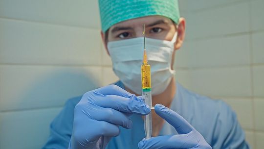 Prawie co trzeci Polak zamierza zaszczepić się przeciwko COVID-19