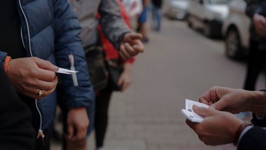 Prawie tydzień stali w kolejce w Lublinie. Jedni z pasji, drudzy z chęci zarobku