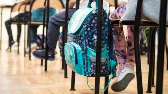 Prawiedniki. Najpierw droga, potem rozbudowa szkoły