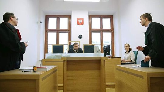 Prawnik z zarzutami chce tajnego procesu