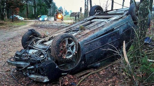 Prawo jazdy miał od dwóch miesięcy. Stracił je po jeździe po pijanemu i dachowaniu