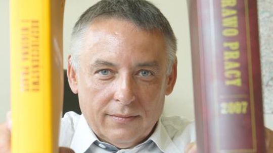 Prawo w pracy: Wstydzimy się skarżyć na mobbing i molestowanie