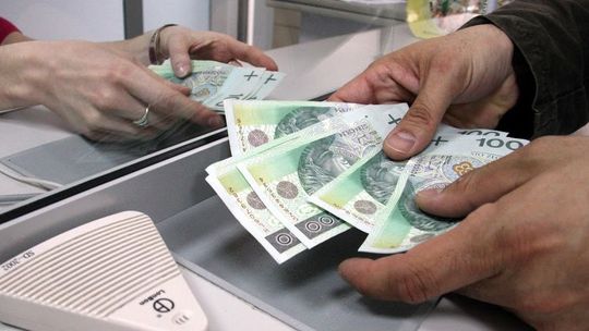 Premia 500 zł na święta? Związkowcy mówią o "próbie znieważenia pracowników"