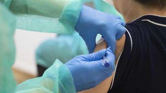 Premier apeluje do seniorów: Wykorzystajmy tę szansę, jaką są szczepienia