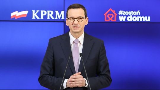 Premier Mateusz Morawiecki: Przedłużamy wszystkie regulacje, aby dalej ograniczać rozprzestrzenianie epidemii