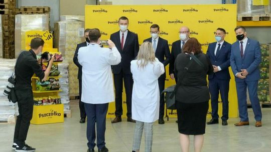 Premier w Świdniku o pieniądzach, a w Lublinie o tym, jakie cukierki dawał kolegom