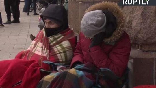 Premiera iPhone'a X. Niektórzy czekają w kolejce od tygodnia [wideo]