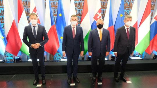 Premierzy w Lublinie: o Białorusi i koronawirusie. Do domu zabrali cebularze