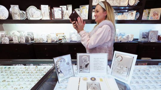 Prezenty na komunię 2019. Ile trzeba wydać? Co najlepiej kupić?