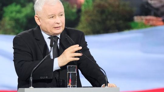 Prezes PiS zaszczepił się przeciwko Covid-19. Jak się czuje?