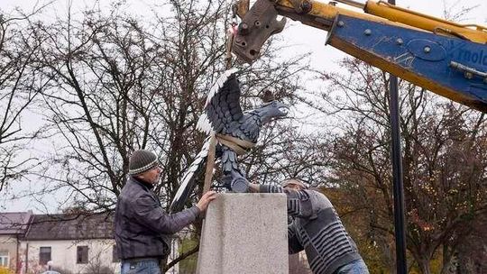 Prezydent Duda w Białej Podlaskiej, przestawili pomnik Orła Niepodległości