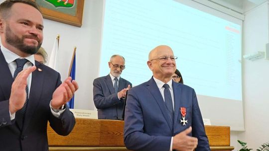 Prezydent Lublina z Krzyżem Oficerskim Orderu Odrodzenia Polski