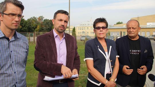 Prezydent oskarżył byłą dyrektor szkoły o "absurdalny plan lekcji". Ona uważa, że to przez start w wyborach