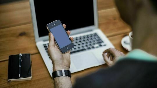 „Próba przelewu na 600 zł”. Nagranie rozmowy z oszustem