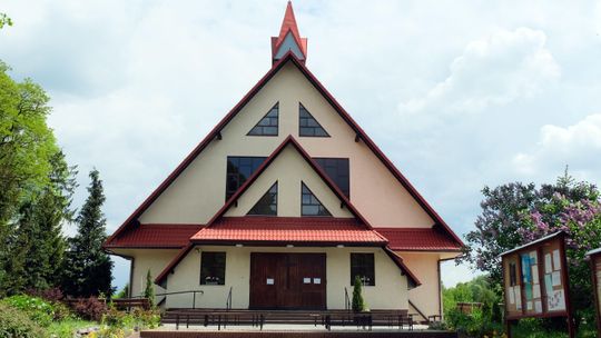 Proboszcz parafii w Pliszczynie: Osoba zakażona miała kontakt z trzema księżmi