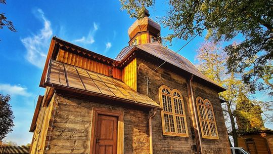 Proboszcz spod Janowa Podlaskiego wraca z licytacją skarpet. Zbiera na remont XVIII-wiecznego kościółka