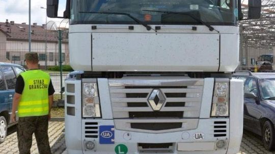 Próbował wyjechać za granicę skradzioną ciężarówką