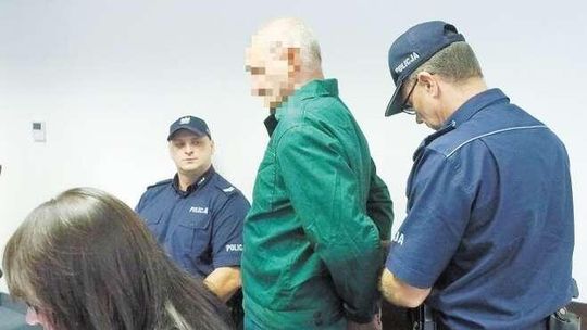 Próbował zabić żonę siekierą. Żyje, bo udawała martwą. Domowy kat zostaje za kratami