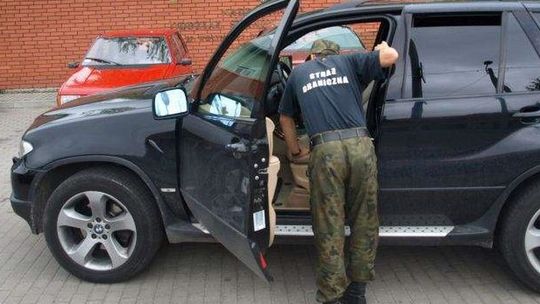 Próbowali przemycić na Białoruś kradzione BMW i mercedesa 