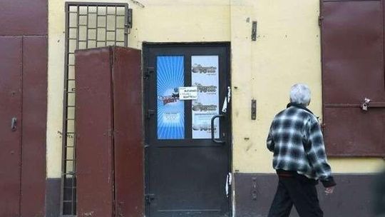 Proces handlarzy dopalaczami dopiero jesienią. On zachorował, ona wyszła z sądu