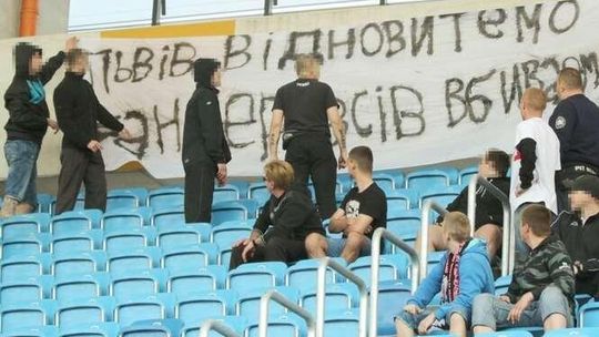 Proces za transparent na Arenie Lublin. "Dzieci będą się tutaj uczyć patriotyzmu"