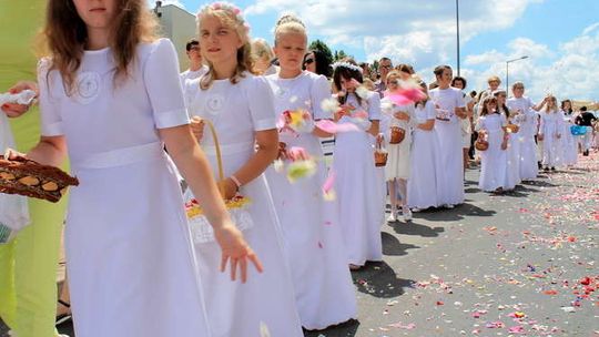 Procesje Bożego Ciała w Puławach. Tysiące wiernych przeszły ulicami miasta