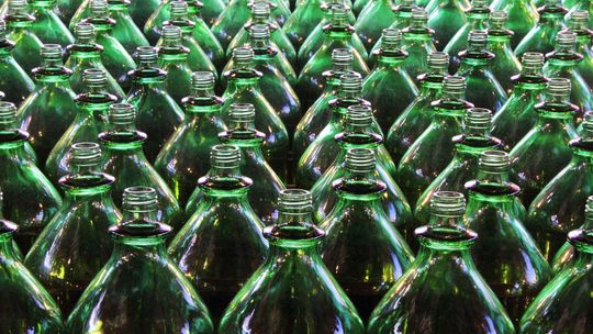 Producenci wody w plasitku chcą szybkich zmian. Apelują o system kaucyjny