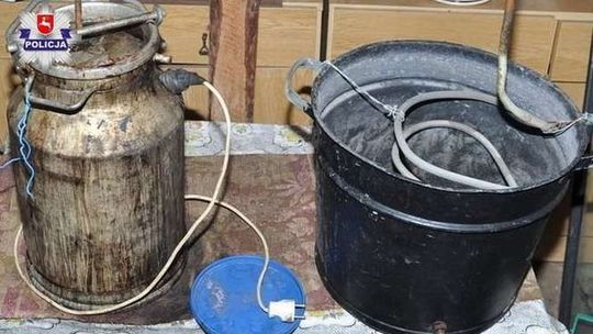 Produkował w domu wódkę i papierosy. Grozi mu więzienie