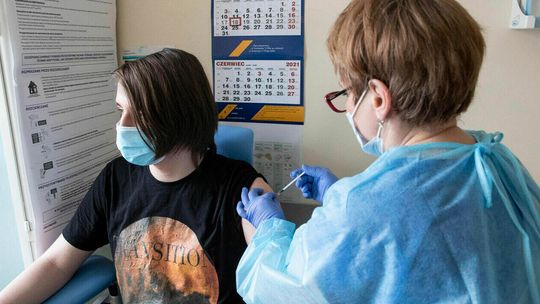 Prof. Horban: szczepienia dzieci w wieku od 12 lat powinny ruszyć jak najszybciej