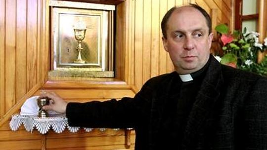  Profanacja w kościele. Rozrzucili komunikanty, złamali hostię