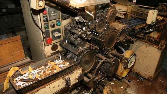 Profesjonalna wytwórnia papierosów we wsi koło Wojciechowa