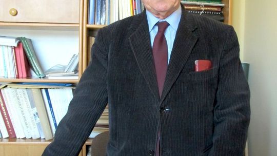 Profesor Jerzy Kowalczyk w zamojskiej Alei Sław