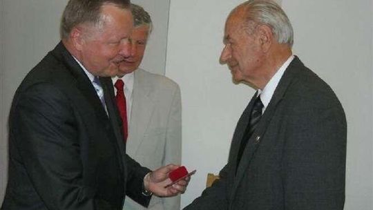 Profesor Mieczysław Chorąży z Orderem Orła Białego