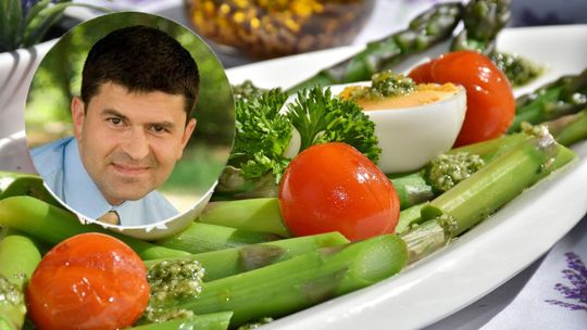 Profesor z Uniwersytetu Medycznego w Lublinie radzi, co jeść by wyzdrowieć po COVID-19