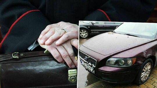 Prokurator w volvo, kolizja i ucieczka. Gdy przyjechała do niego policja, był pijany