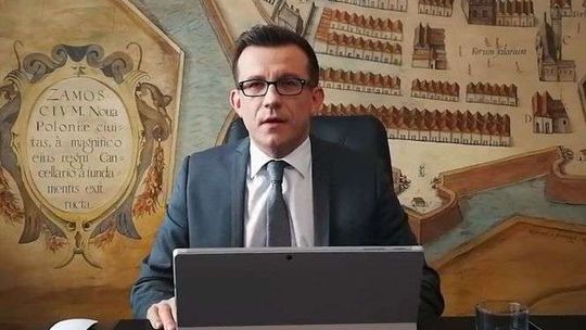 Prokuratorskie zarzuty dla prezydenta Zamościa. Poświadczenie nieprawdy i przywłaszczenie