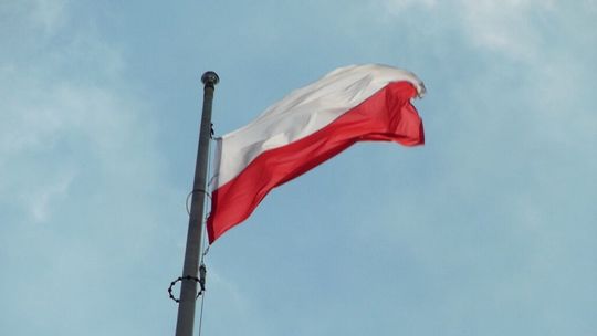 Prokuratorskie zarzuty za znieważenie flagi państwowej