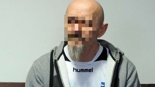 Prokuratura: Kazał się matce rozebrać i ją zgwałcił. Zakończył się proces 51-latka