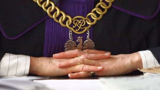 Prokuratura oskarża: Policjanci bili po piętach 