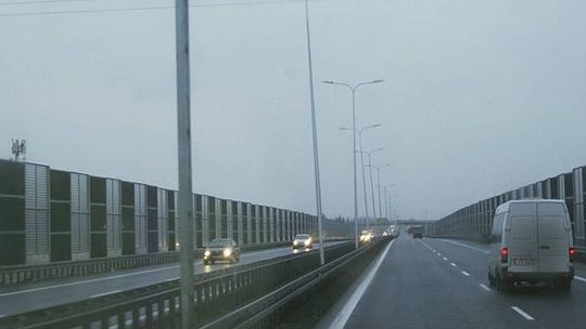 Prostują latarnie na S17. Ruch ma się odbywać normalnie 