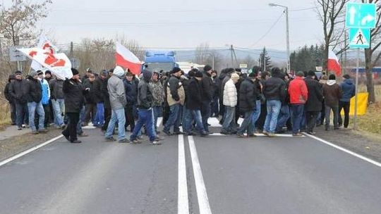 Protest na drogach krajowych 74 i 12. Ruch odbywa się już płynnie