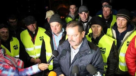 Protest na krajowej "dwójce" potrwa dłużej. Rolnicy czekają na ministra, zablokują inne drogi