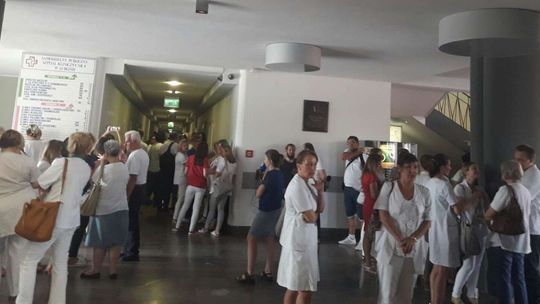 Protest pielęgniarek w SPSK4. Trwają rozmowy z dyrektorem