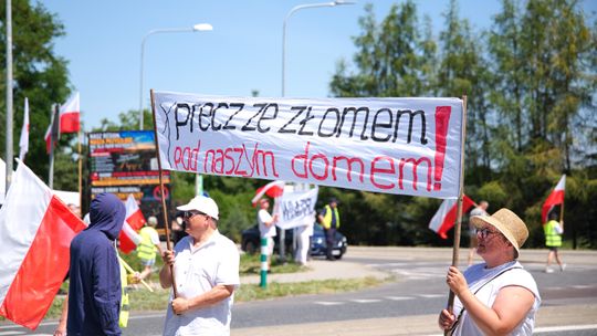 Protest przeciwko farmie wiatrowej w gminie Trawniki. Mieszkańcy zablokowali DK12