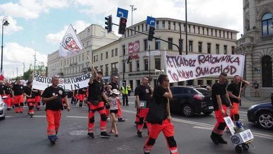 Protest ratowników medycznych w Lublinie. Chcą zarabiać tyle co pielęgniarki