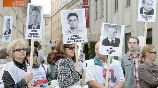 Protest \"Solidarności\": Listy gończe za posłami (wideo)